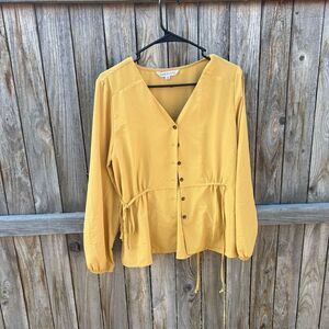 Downeast blouse long sleeve ties at waist size medium